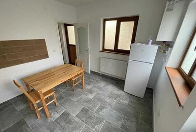 Casă cu 4 camere cu Teren 400 Mp în Central