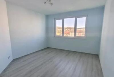Apartament cu 3 camere semidecomandat în Florești - 1