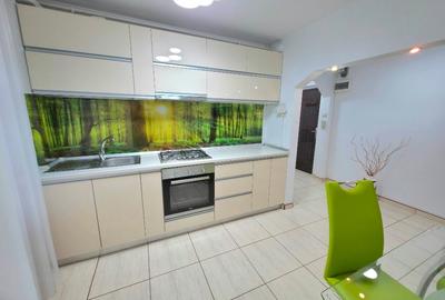 Apartament cu 3 camere semidecomandat, mobilat în Gorjului