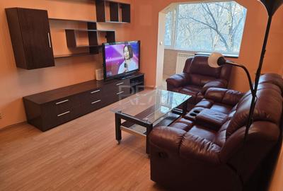 Apartament cu 4 camere semidecomandat, mobilat în Drumul Taberei