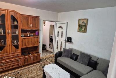 Apartament cu 4 camere semidecomandat în Central