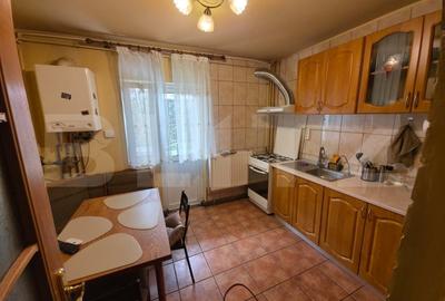 Apartament cu 3 camere decomandat, mobilat în Rovine - 3