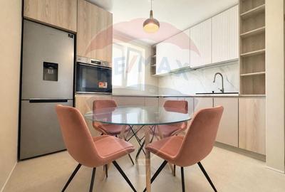 Apartament cu 3 camere semidecomandat, mobilat în Dacia