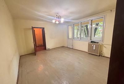 Apartament cu 3 camere semidecomandat în Alexandru Obregia