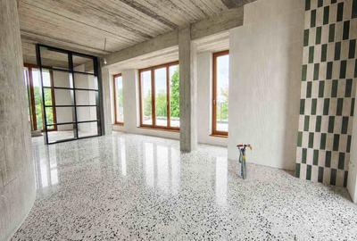 Casă individuală cu 12 camere cu Teren 550 Mp în Central - 2