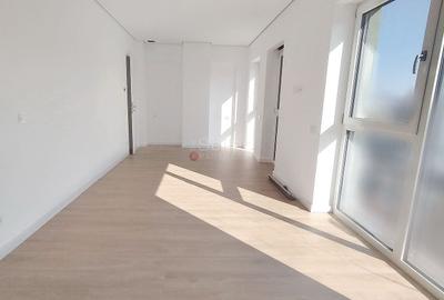 Apartament cu 4 camere decomandat în Astra