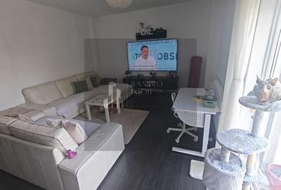 Apartament cu 3 camere decomandat în Dobroești
