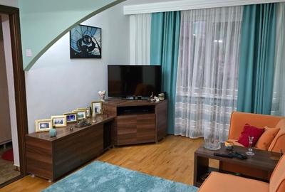 Apartament cu 3 camere decomandat, mobilat în Central