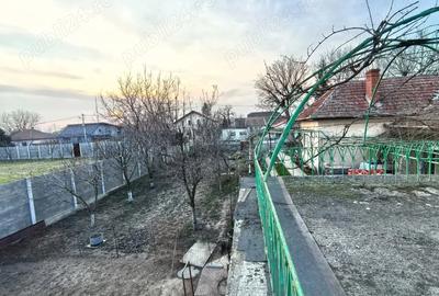 Casă cu 5 camere cu Teren 1464 Mp în Buziașului