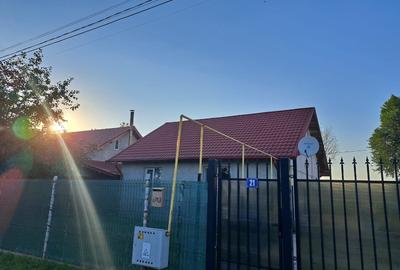 Casă cu 3 camere decomandat în Ariceștii Rahtivani