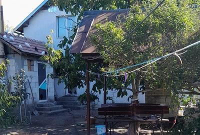Casă cu 4 camere decomandat în Perieți