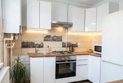 Apartament cu 2 camere semidecomandat, mobilat în Central