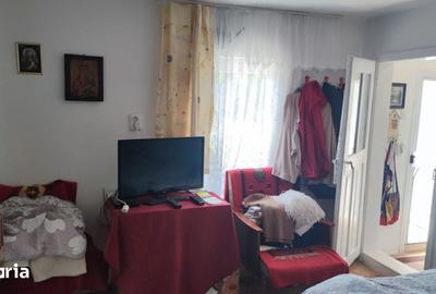 Casă cu 2 camere cu Teren 2000 Mp în Urecheni