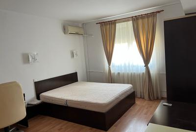 Garsonieră semidecomandată, mobilată în P-ța Universității - 1