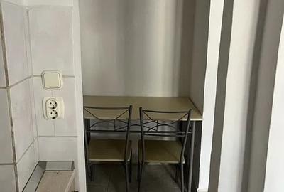 Garsonieră decomandată în Central