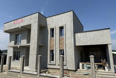 Casă cu 4 camere în Ștefănești