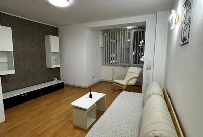 Apartament cu 2 camere decomandat, mobilat în Central