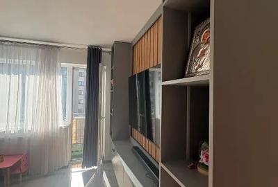 Apartament cu 2 camere decomandat în Tractorul