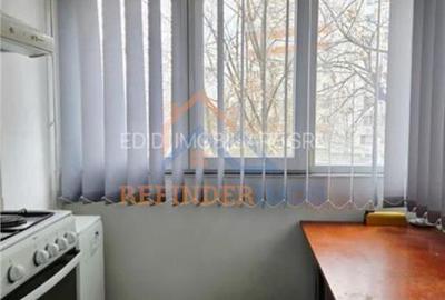 Apartament cu 3 camere decomandat, mobilat în Titan