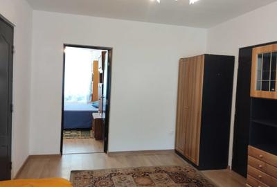 Apartament cu 3 camere semidecomandat în Central - 3