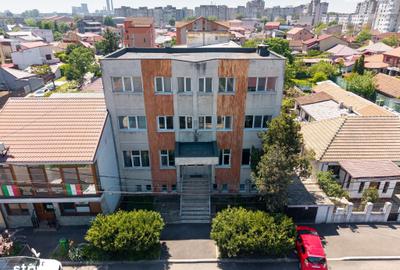 Spațiu comercial, de 1,452 mp, în Central
