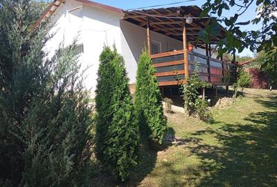 Casă cu 2 camere în Oprești