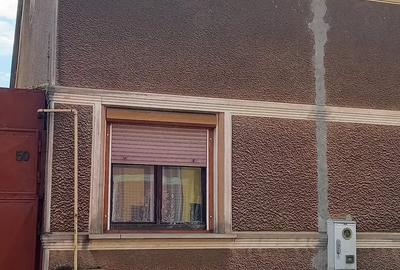Casă cu 3 camere cu Teren 300 Mp în Central