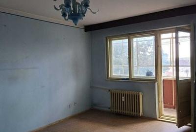 Apartament cu 3 camere decomandat în Republicii