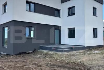 Casă cu 4 camere cu Teren 500 Mp în Central
