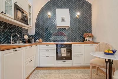 Apartament cu 2 camere semidecomandat, mobilat în Centrul Istoric