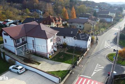 Casă cu 8 camere cu Teren 1500 Mp în Central