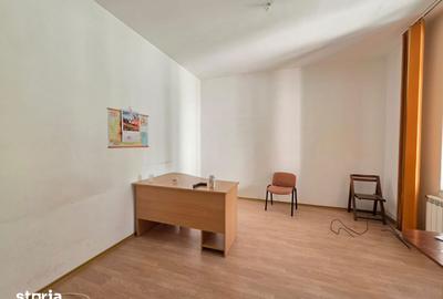 Casă cu 4 camere cu Teren 140 Mp în Central - 1