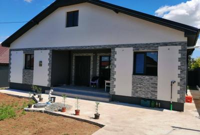 Casă cu 3 camere cu Teren 420 Mp în Valu lui Traian