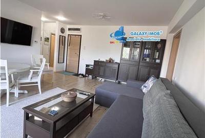 Apartament cu 4 camere semidecomandat, mobilat în Băneasa