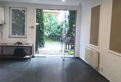 Spațiu comercial, de 43 mp, în Central - 3