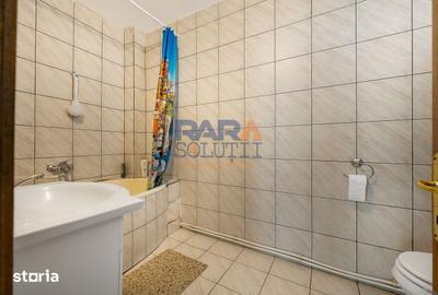 Casă cu 5 camere cu Canalizare în Central - 3