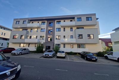 Apartament cu 3 camere semidecomandat în Florești