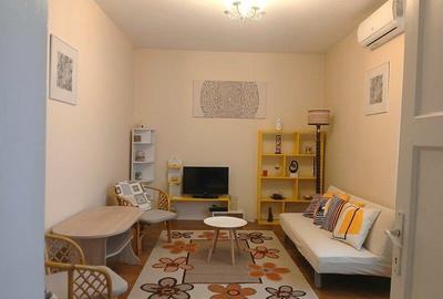 Apartament cu 2 camere semidecomandat, mobilat în Floreasca