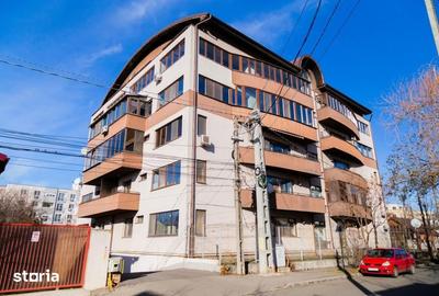 Apartament cu 3 camere în Străulești