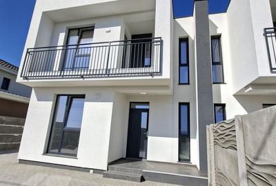 Duplex cu 5 camere cu Canalizare în Dumbrăvița - 1