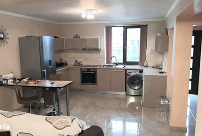 Casă cu 4 camere în Central