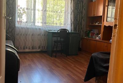Garsonieră decomandată în Sud