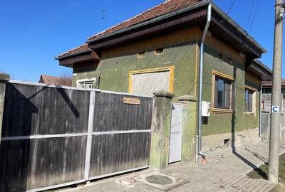 Casă cu Teren 4400 Mp în Drăguș