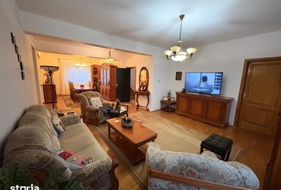 Casă cu 9 camere cu Teren 722 Mp în Străulești - 8