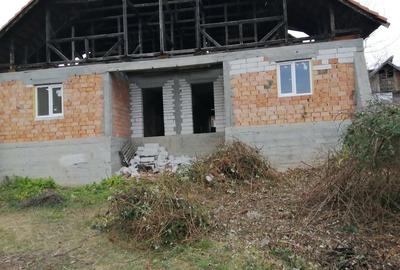 Casă cu Teren 9500 Mp în Pârscov