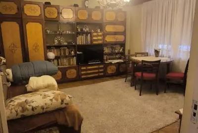 Apartament cu 3 camere decomandat în Petros