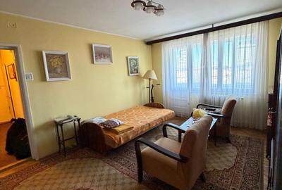Apartament cu 3 camere decomandat, mobilat în Central - 1
