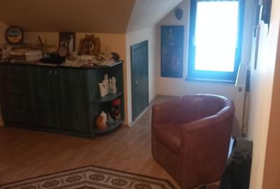 Casă cu 9 camere cu Teren 120 Mp în Central - 2