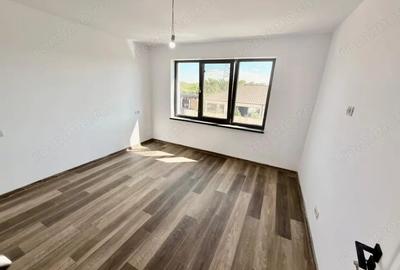 Casă cu Teren 340 Mp în Central - 11