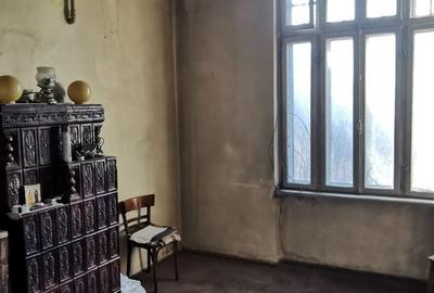 Apartament cu 4 camere semidecomandat în Armeneasca